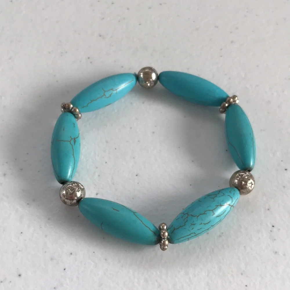 Vintage Faux Turquoise and Silver Bead Stretch Bracelet - Picture 2 of 6